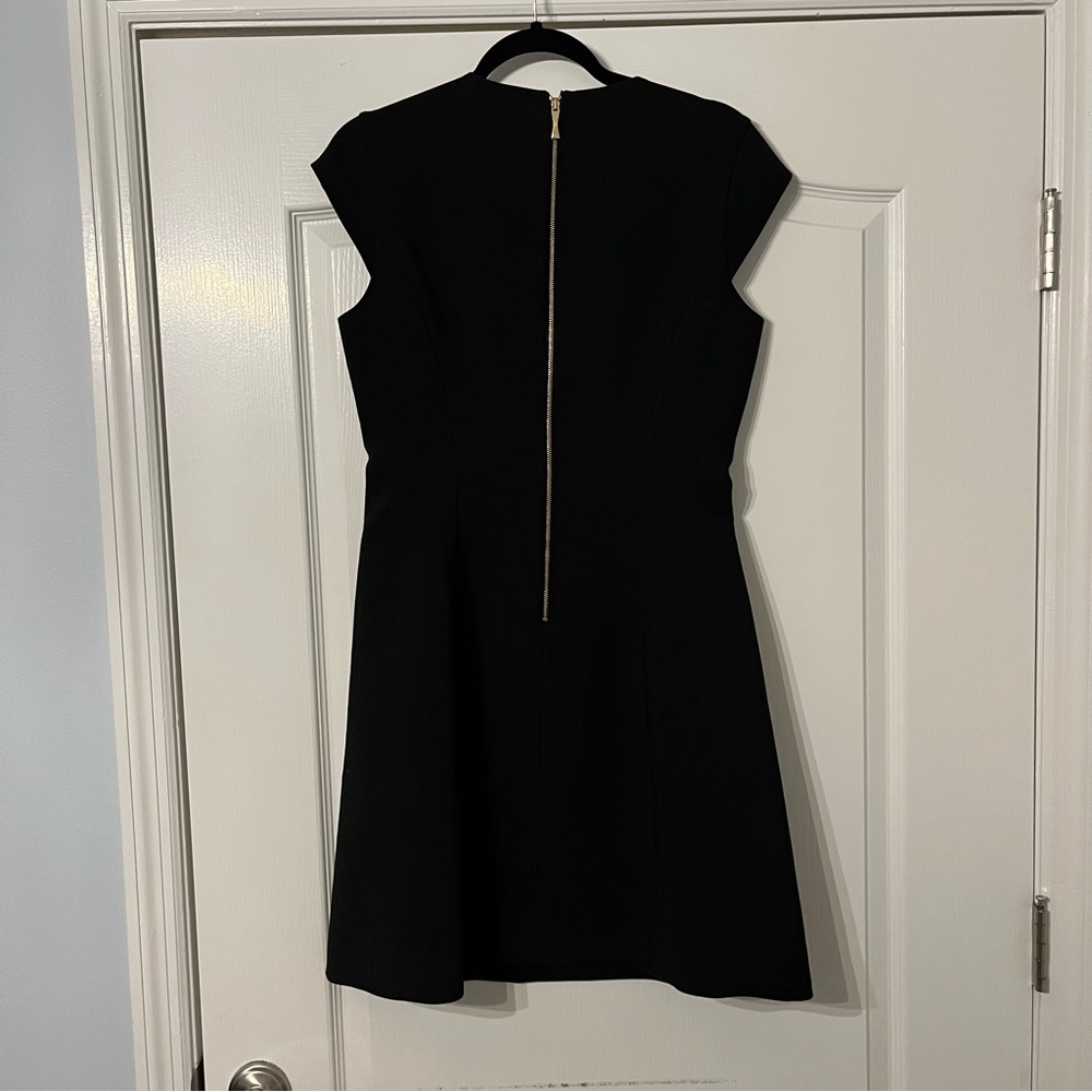 Kate spade shift dress, with bow in front. Size 6 - Picture 5 of 5